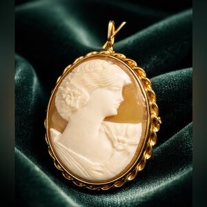 Elegant Gold and Cream Cameo Pendant/Broach